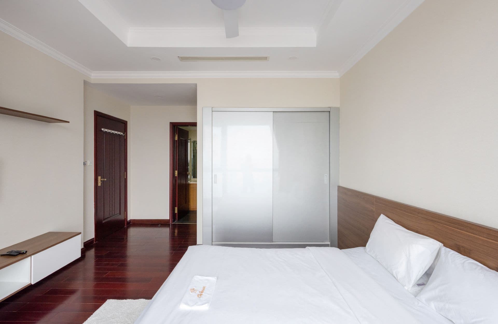 Cho thuê Homestay Royal City 2 Phòng Ngủ